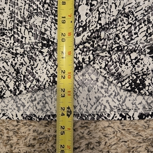 New York & Co Black White Gray 3/4 Sleeve Geometric Print Stretch Blouse Size L - Picture 8 of 12